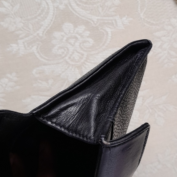 Chanel Vintage Black Caviar Clutch or Crossbody with Gold CC Zipper Tag! - Picture 8 of 12